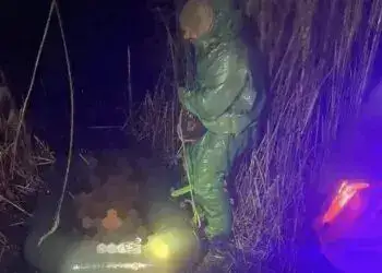 У Павлограді на Дніпропетровщині рятувальники діставали потопельника з річки