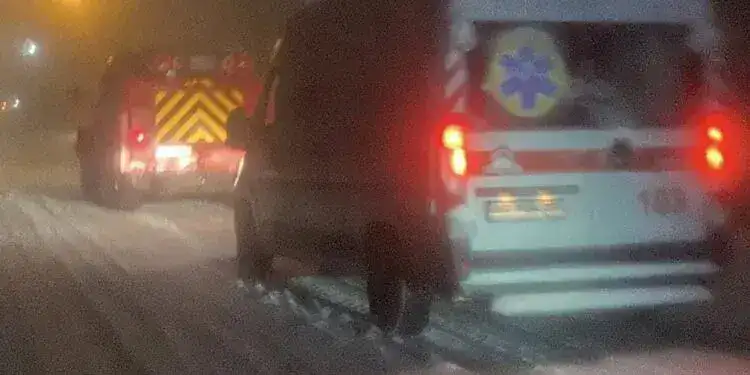 Наслідки негоди у Дніпрі: ДТП, затримка громадського транспорту, повалені дерева