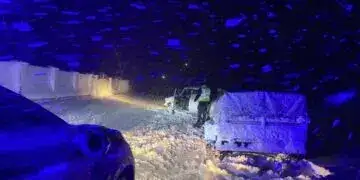 Через снігопад вночі застрягло понад 2150 автомобілів, зокрема на Дніпропетровщині