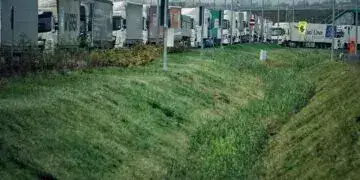 Через блокування кордону поляками, українські далекобійники оголосили голодування