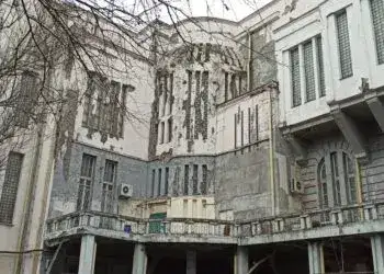 За рішенням суду, «Будинок громадського зібрання» у Дніпрі зобовʼязані привести до ладу