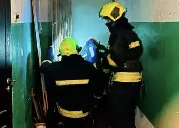 У Дніпрі палала квартира в багатоповерхівці - рятувальники витягли звідти чоловіка