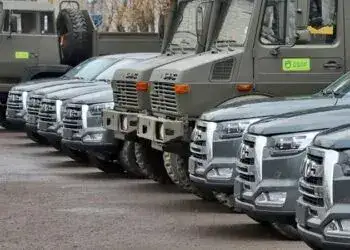 Дніпро передало на фронт дрони, техніку та відомі вантажівки