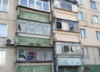 У Дніпрі уламки збитої ракети пошкодили підприємство - спалахнула пожежа