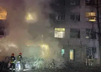 Дніпро атакували безпілотниками - влучили у багатоповерхівку