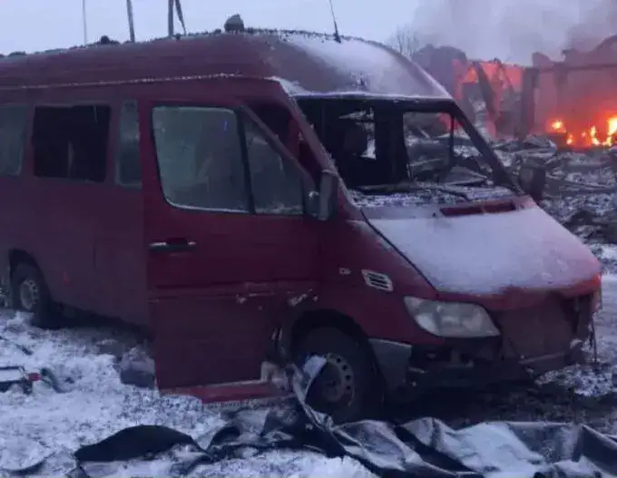 Маршрутку зачепило вибуховою хвилею
