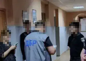 Судитимуть поліцейських, які вибивали гроші у дніпрян, незаконно проводили обшуки та затримання