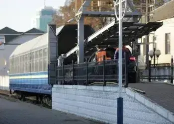 Послуги вагона-автомобілевоза: у трьох поїздах Дніпра можна перевозити від 4 до 8 авто