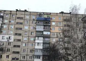Вибух у Кривому Розі: невідомий вдарив з гранатомета по багатоповерхівці