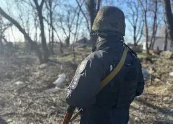 У Нікополі внаслідок обстрілу постраждали двоє юнаків - один у важкому стані
