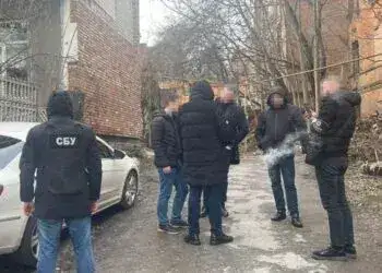 Адвокат з Дніпра за 6 тисяч доларів допомагав призовникам перетнути кордон під виглядом волонтерів