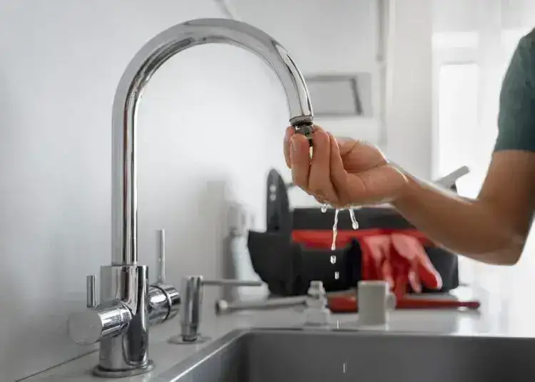 Через аварійні роботи, Крутогірний у Дніпрі без води