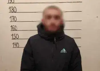 На Дніпропетровщині чоловік заштовхав свою колишню дівчину в машину силоміць, щоб розібратися в стосунках