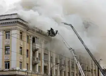 Влучання у п'ятиповерхівку у Дніпрі, вбито двох дітей у Синельникову, багато поранених - наслідки обстрілу Дніпропетровщини 19 квітня