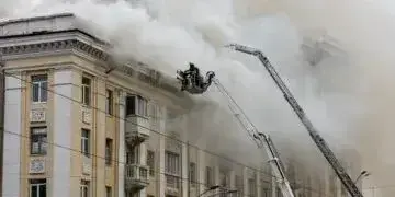 Влучання у п'ятиповерхівку у Дніпрі, вбито двох дітей у Синельникову, багато поранених - наслідки обстрілу Дніпропетровщини 19 квітня