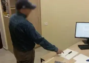 У Дніпрі злодій викрадав з підʼїздів камери відеоспостереження: що він з ними робив?