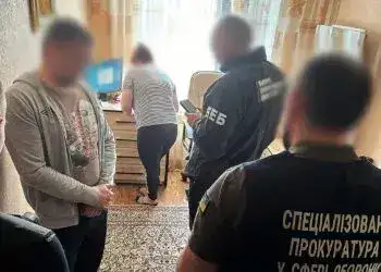 Керівника одного з департаментів Дніпровської міськради та його заступника підозрюють у розтраті бюджетних коштів