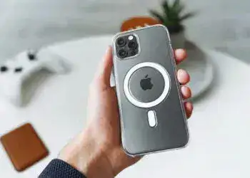 Лучшие чехлы для iPhone: обзор типов и советы по выбору