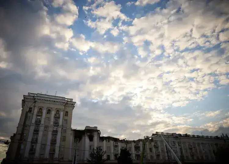 Дніпрянам, чиї квартири постраждали від обстрілу вокзалу 19 квітня, щомісяця надаватимуть кошти на оренду житла