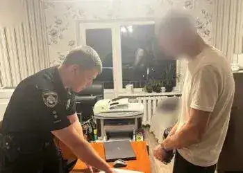 У Кривому Розі чоловік задушив знайомого сорочкою та втік в іншу область