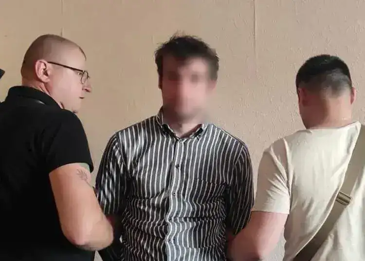 У центрі Дніпра 37-річний чоловік посеред вулиці побив чотирьох жінок
