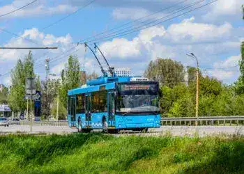 У Дніпрі розповіли, як на Великдень та у поминальні дні працюватиме громадський транспорт