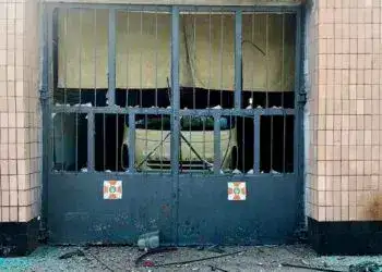 На Дніпропетровщині ворог обстріляв пожежну частину (фото)