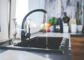У трьох районах Дніпра боржникам відключать воду
