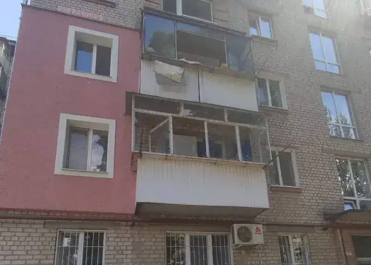 Окупанти вдарили по Новомосковську та травмували двох дітей