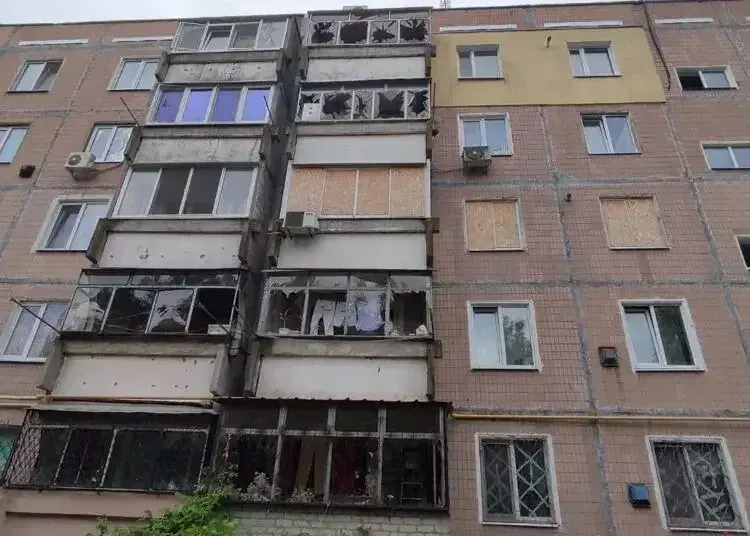 Четверо людей постраждало у Нікополі внаслідок ворожих атака
