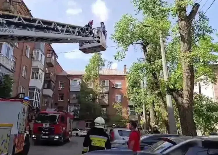 У багатоповерхівці Дніпра згоріла жінка, ще двох людей вдалося врятувати