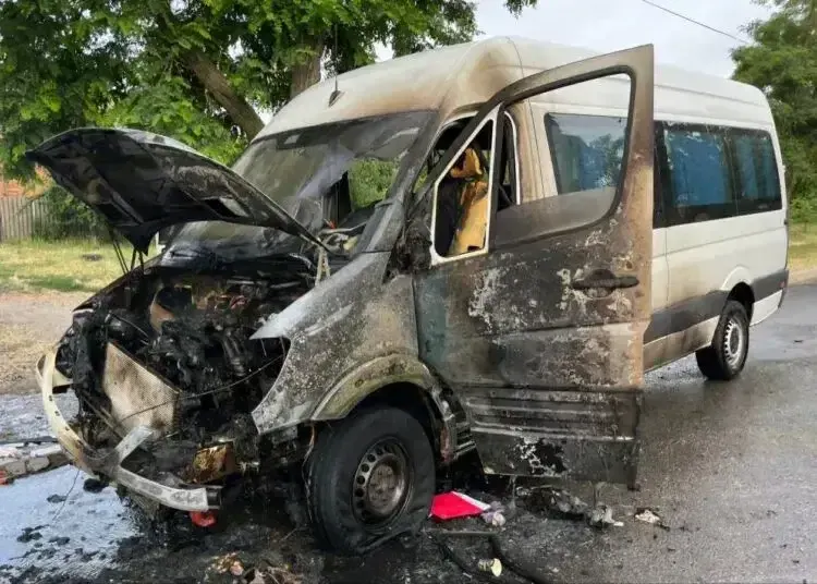 На Дніпропетровщині окупанти вдарили дроном по рейсовому автобусу з людьми