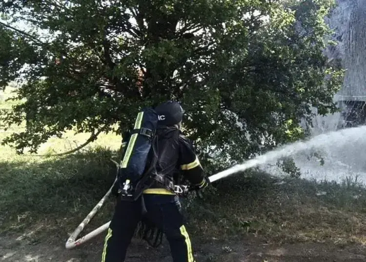 На Дніпропетровщині через повторний обстріл, поранено рятувальника