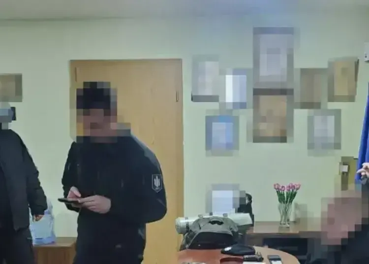 На Дніпропетровщині начальника відділу освіти підозрюють у махінаціях та привласненні понад 700 тисяч гривень