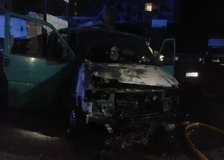 У Дніпрі невідомі підпалили автомобіль ЗСУ