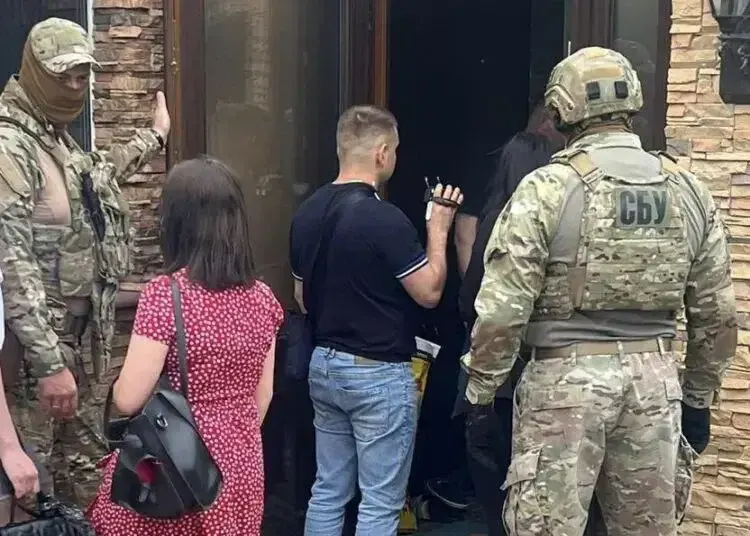 Працівники кладовищ на Дніпропетровщині вимагали гроші з родичів померлих за поховання