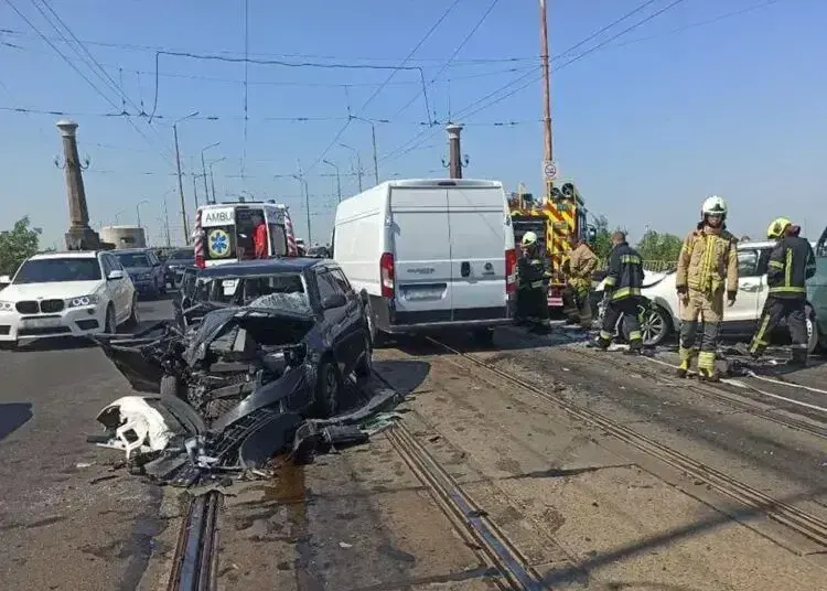 У Дніпрі сталося потрійне ДТП - постраждали шестеро осіб