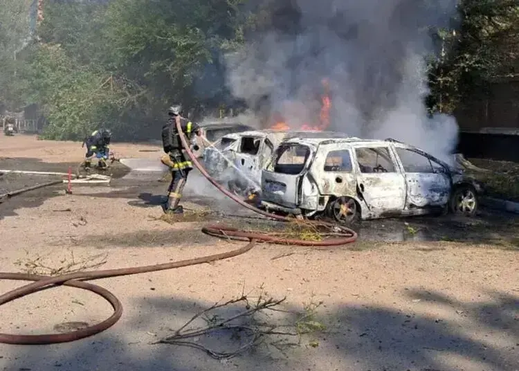 Через обстріл у Нікополі сталася пожежа на автомобільній стоянці