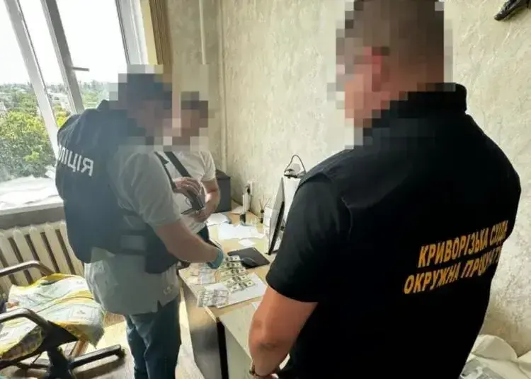 На Дніпропетровщині завідувач відділення лікарні брав "хабар" за відстрочку від мобілізації