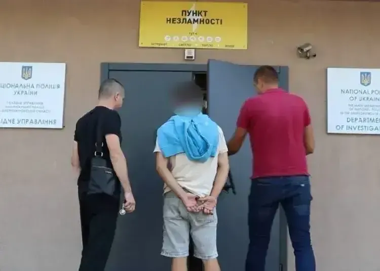 На Дніпропетровщині затримали двох підлітків за підпал автомобілів військового та волонтера