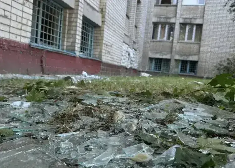 Ракетна атака по Дніпру: семеро людей постраждали, серед яких підліток