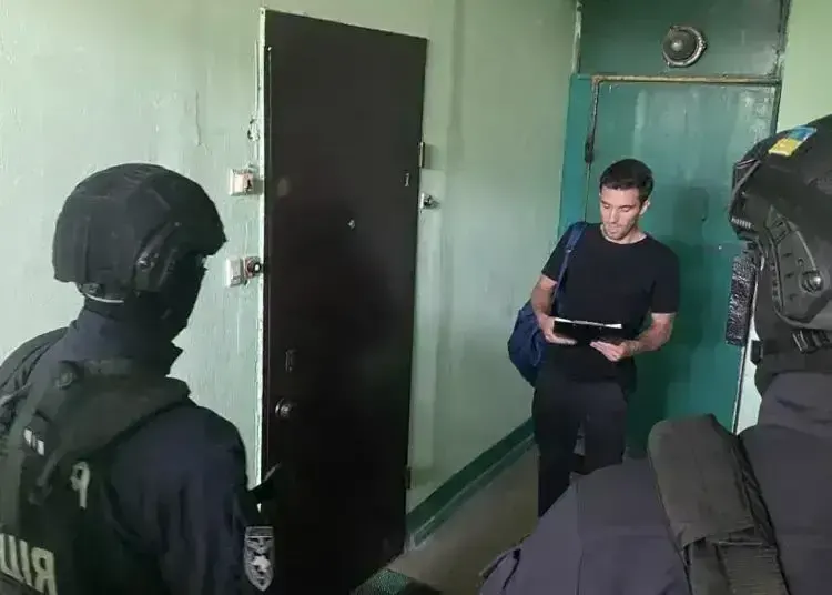 Двоє мешканців Дніпропетровщини намагалися підпалити три квартири в Одесі