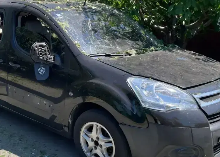 На Дніпропетровщині окупанти вдарили дроном та травмували двох людей