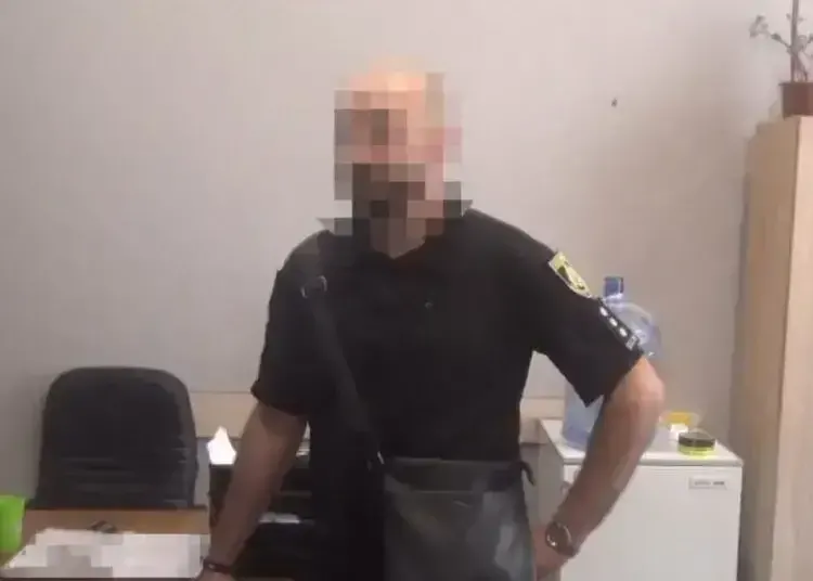 Слідчий у Дніпрі вніс неправдиві відомості, щоб неповнолітня, яка збила людина, не понесла покарання