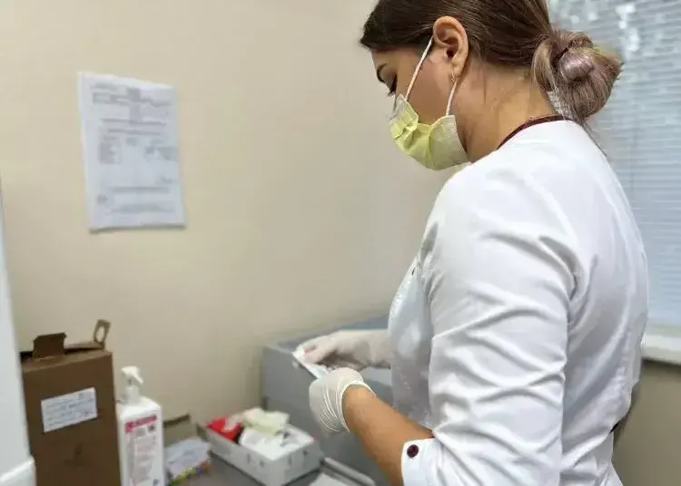 Дніпрян закликають вакцинуватися від COVID-19 - хворих стає все більше
