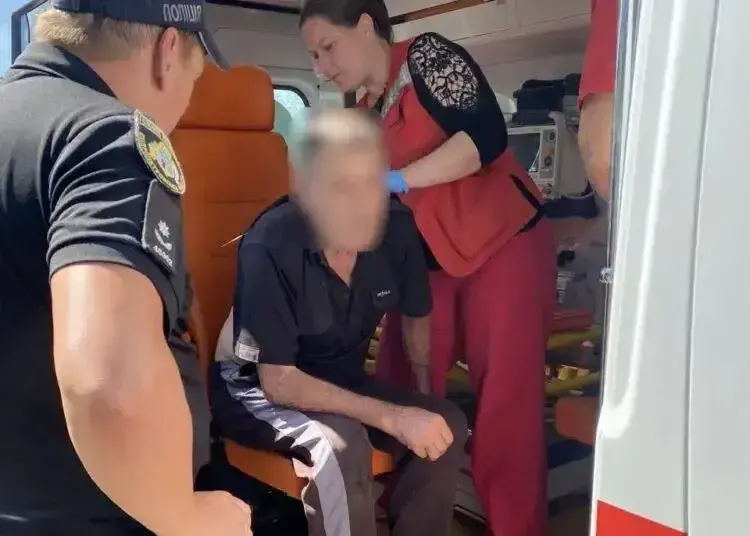 На Дніпропетровщині поліцейські врятували з пожежі літнього чоловіка