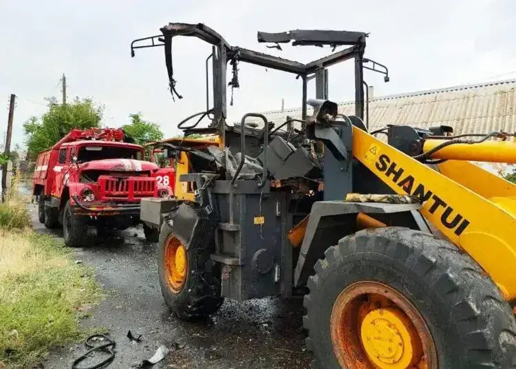 У Нікополі окупанти обстрілювали рятувальників та комунальників
