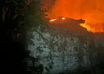 Є поранені, спалахнула пожежа, побиті багатоповерхівки - наслідки обстрілу Дніпропетровщини 15 вересня