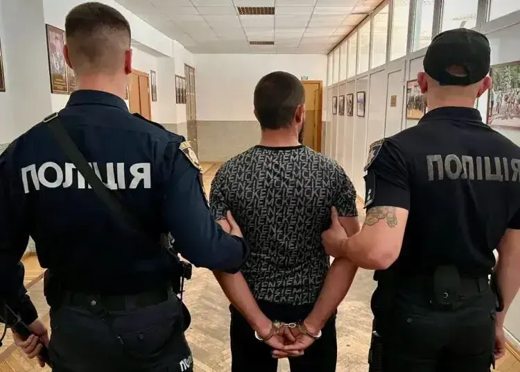На вокзалі невідомий пограбував дніпрянина та переховувався на Полтавщині