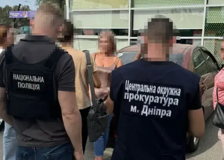 Підприємиця з Кривого Рогу допомагала чоловікам перетнути кордон за 40 тисяч доларів